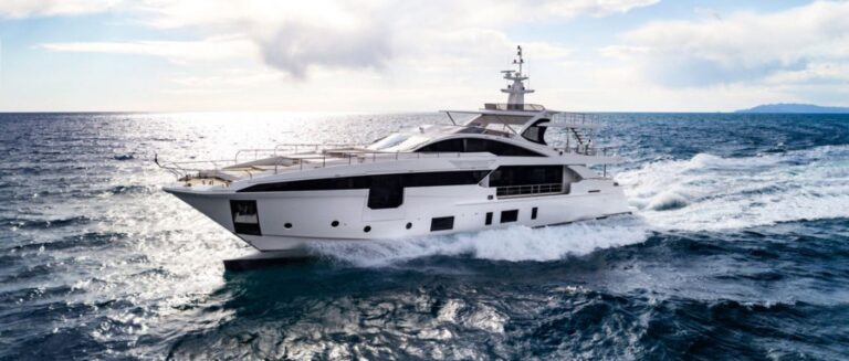 Azimut-Grande-35METRI-Running_Mid-Res_Web-res