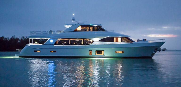 Ocean Alexander 100 Skylounge