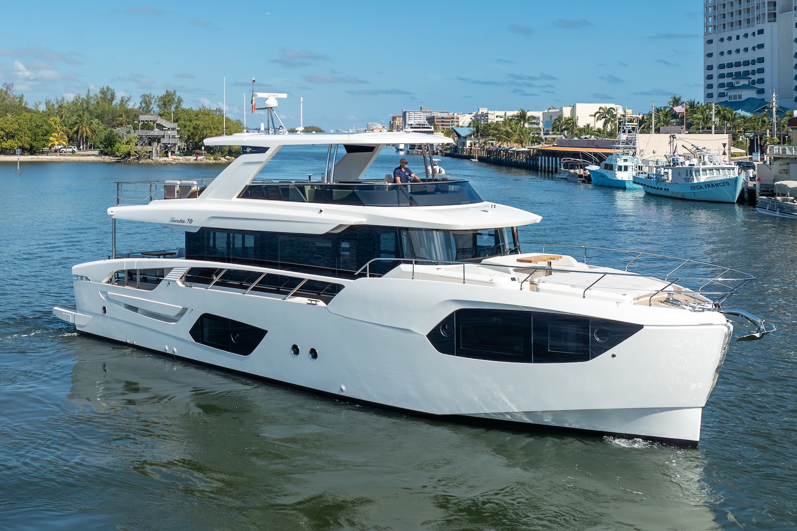 Navetta 70 Absolute Yachts side view