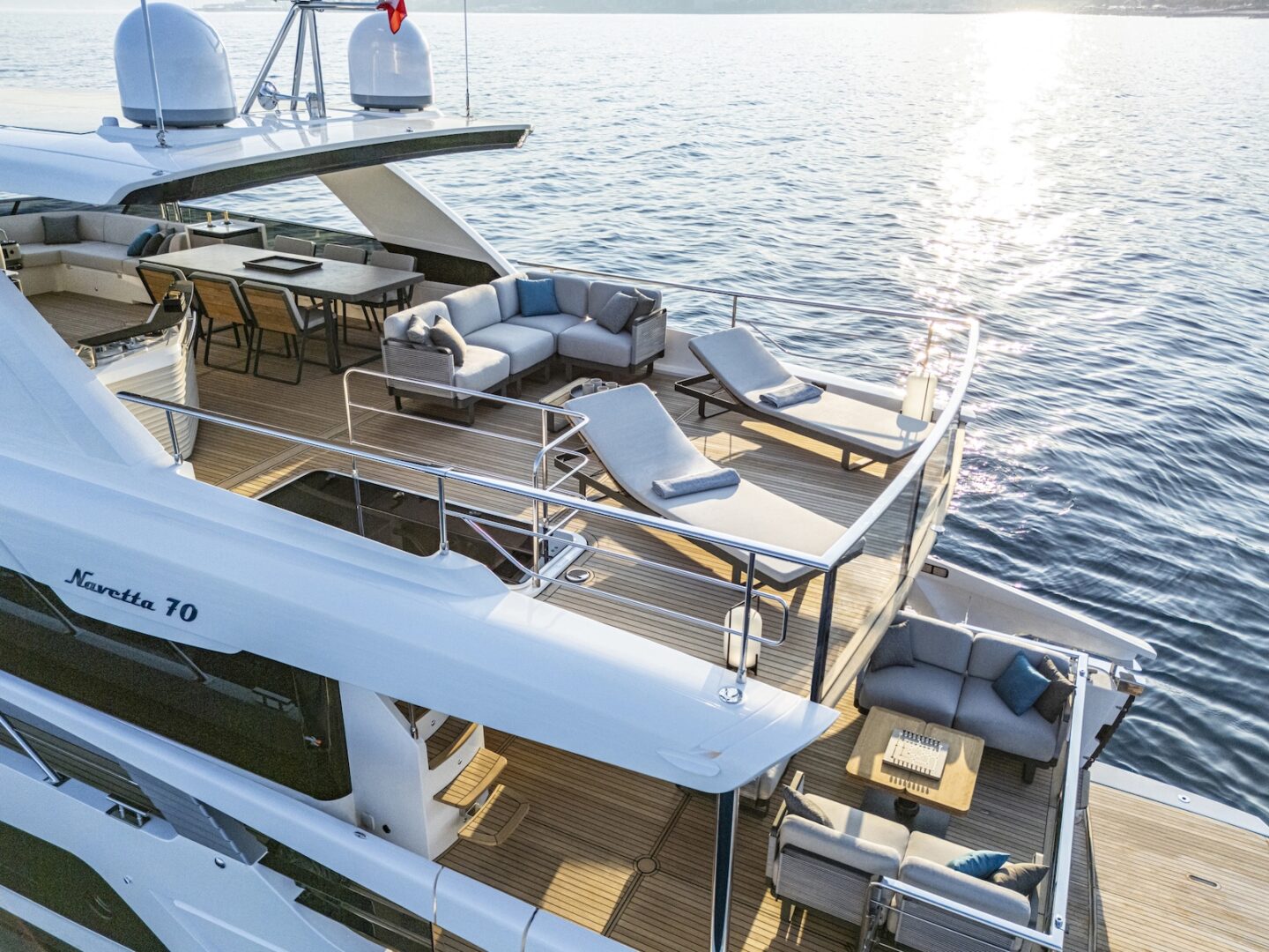 Navetta 70 Absolute Yachts solarium