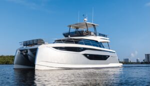 PRESTIGE M48: la video Boat Review de Luca D’Ambrosio