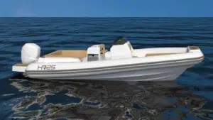 HR25 debuta en Venecia: la nueva lancha neumática Halma Rib tiene todo lo que necesita en 8 metros