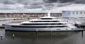 moonrise-yacht-exterior-2