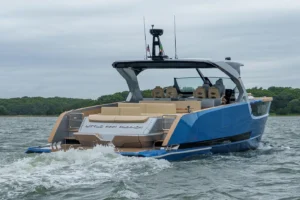 C-Tender-55S-en popa