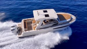 Tuccoli T295 SF: Espacio para navegar y rendimiento deportivo. La prueba en el mar