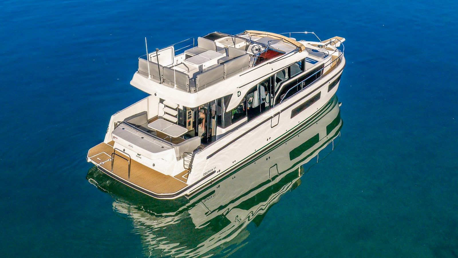 Prueba y recorrido por el barco Delphia 11 Fly (portada)