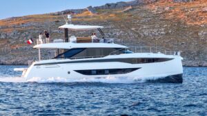 Prestige M8 Evo: Más Potencia, Nuevos Espacios y el Mismo Lujo Inconfundible. La Prueba en el Mar