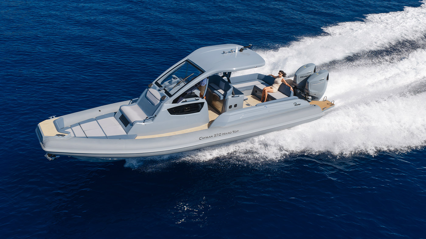 Cayman 37.0 con techo rígido