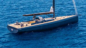 ICE 80 Blue Water Sport: prueba en vídeo del yate de carbono de 78 pies que navega más rápido que el viento