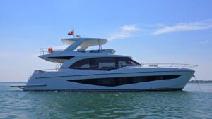 Majesty 65, vídeo de las pruebas en el mar en Dubái: el flybridge que ofrece el confort de un superyate en menos de 20 metros