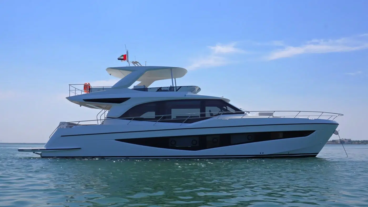 Majesty 65, vídeo de las pruebas en el mar en Dubái: el flybridge que ofrece el confort de un superyate en menos de 20 metros