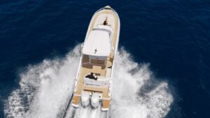 Ranieri Next 370 SH: comodidad, construcción sólida y un casco sorprendente. Prueba en el mar